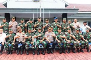 Kasum TNI berfotobersama usai kegiatan.